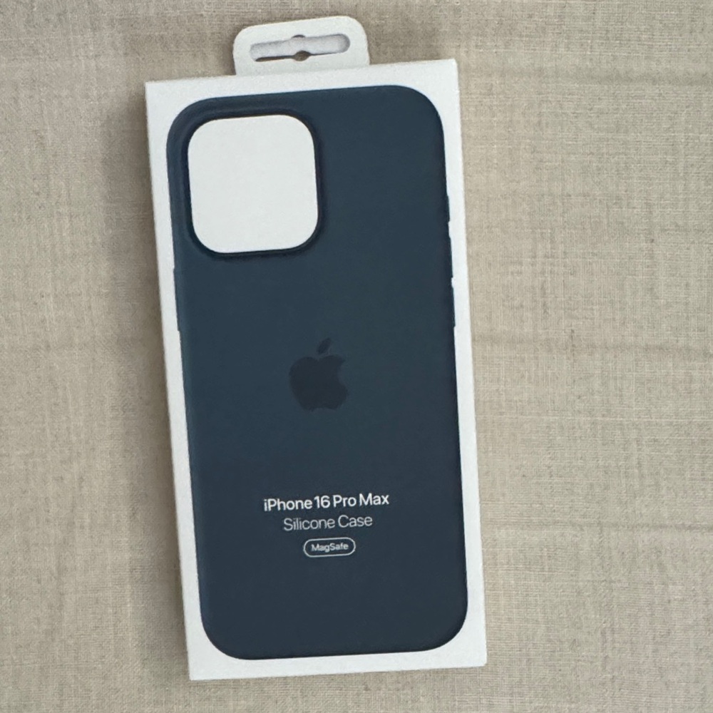 Apple iPhone 16 Pro Max Silicone Cover - Navy
